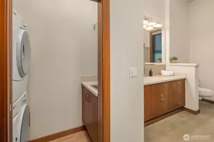 10929 SE Lake Rd, Bellevue, WA 98004 - Photo 32