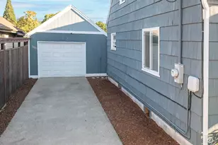 1204 4th Ave SE, Puyallup, WA 98372 - Photo 2