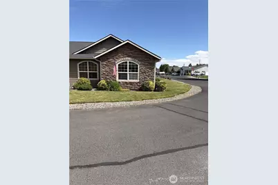 763 SE Bedford Loop, College Place, WA 99324 - Photo 2