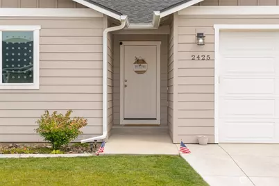 2425 SE 3rd Street, East Wenatchee, WA 98802 - Photo 2