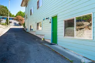 12741 NE 35th Ave NE, Seattle, WA 98125 - Photo 14