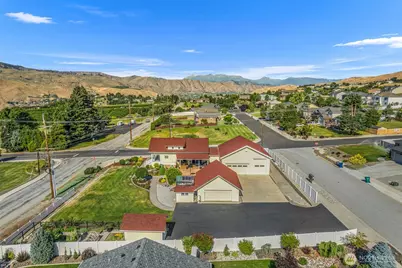 800 Autumn Crest Drive, Wenatchee, WA 98801 - Photo 1