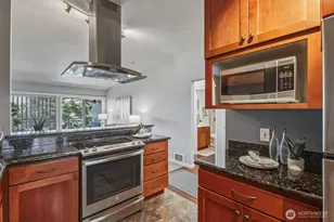 130 105th Ave SE, Bellevue, WA 98004 - Photo 2