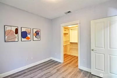 18707 SE Newport Way #303, Issaquah, WA 98027 - Photo 22