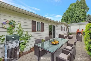17044 Woodcrest Dr NE, Bothell, WA 98011 - Photo 16