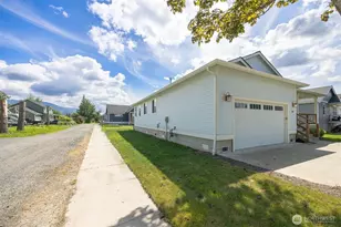 533 Second St, Sumas, WA 98295 - Photo 2