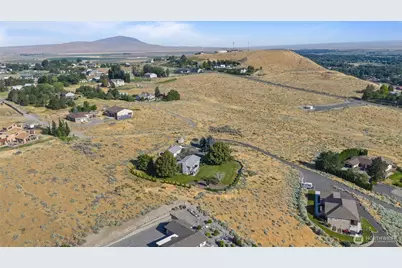703 S 48th Avenue, West Richland, WA 99353 - Photo 2