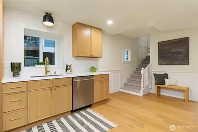 715 27th Avenue, Seattle, WA 98122 - Photo 8