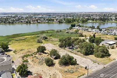 1042 S Division Street, Moses Lake, WA 98837 - Photo 2
