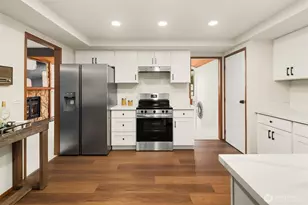 18311 NE 105th Ct, Redmond, WA 98052 - Photo 10