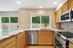 7115 NE 167th St, Kenmore, WA 98028 - Photo 8