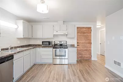10010 15th Avenue Ct E, Tacoma, WA 98445 - Photo 6