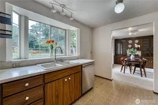406 Pennie Ln, Bremerton, WA 98310 - Photo 2