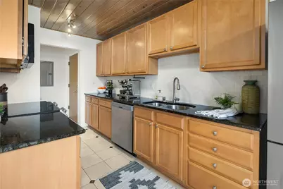 5249 40th Avenue NE #402, Seattle, WA 98105 - Photo 18