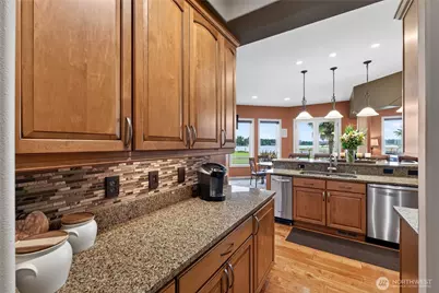 20208 Island Parkway East, Lake Tapps, WA 98391 - Photo 12