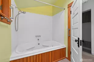 7337 Jones Ave NW, Seattle, WA 98117 - Photo 18