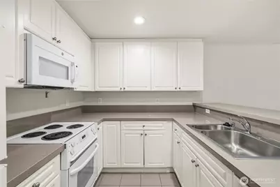 321 10th Avenue S #610, Seattle, WA 98104 - Photo 8
