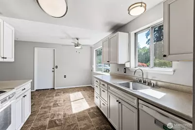 802 Oakcrest Drive SE, Lacey, WA 98503 - Photo 12