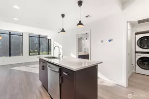 2716 Elliott Ave, Seattle, WA 98121 - Photo 10