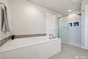618 E Tanoak Ave, La Center, WA 98629 - Photo 24