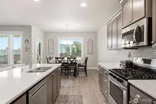 618 E Tanoak Ave, La Center, WA 98629 - Photo 14