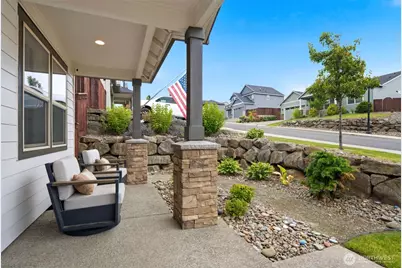 618 E Tanoak Avenue, La Center, WA 98629 - Photo 2