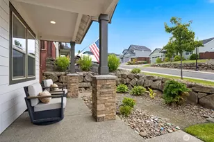 618 E Tanoak Ave, La Center, WA 98629 - Photo 2