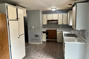 19413 Crescent Dr E, Spanaway, WA 98387 - Photo 4