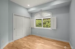 10398 NE 17th St, Bellevue, WA 98004 - Photo 14