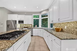 14420 SE 84th St, Newcastle, WA 98059 - Photo 12