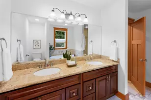 10440 NE Quiet Valley Ln, Bainbridge Island, WA 98110 - Photo 22