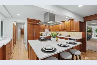 10555 SE 28th Street, Beaux Arts, WA 98004 - Photo 12