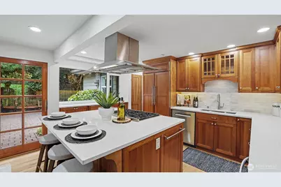 10555 SE 28th Street, Beaux Arts, WA 98004 - Photo 10