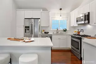 318 NE 59th St, Seattle, WA 98105 - Photo 10