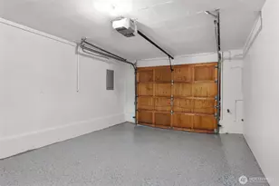 318 NE 59th St, Seattle, WA 98105 - Photo 30