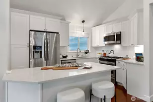 318 NE 59th St, Seattle, WA 98105 - Photo 12