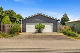 1218 E Marine View Dr, Everett, WA 98201 - Photo 38
