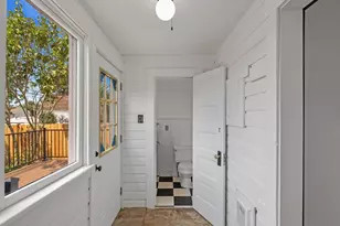 1218 E Marine View Dr, Everett, WA 98201 - Photo 26