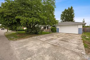 1005 17th St NW, Puyallup, WA 98371 - Photo 2