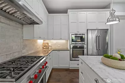 2424 108th Avenue NE, Bellevue, WA 98004 - Photo 14