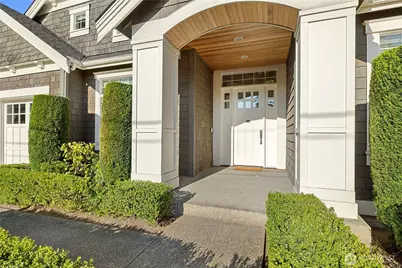 2424 108th Avenue NE, Bellevue, WA 98004 - Photo 2