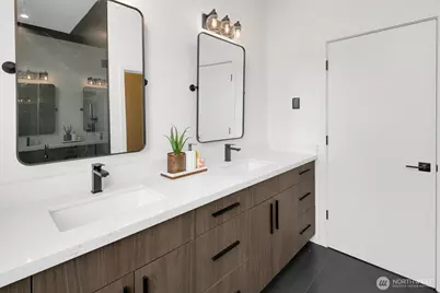 5253 B California Avenue SW, Seattle, WA 98136 - Photo 24
