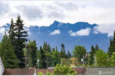 915 W 11th St, Port Angeles, WA 98363 - Photo 2