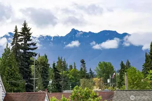 915 W 11th St, Port Angeles, WA 98363 - Photo 2