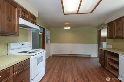 915 W 11th St, Port Angeles, WA 98363 - Photo 6