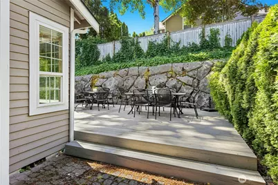 24311 SE 41st Place #10, Sammamish, WA 98029 - Photo 32