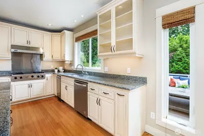 11034 Phinney Avenue N, Seattle, WA 98133 - Photo 10