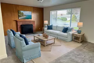 21 SW 8th Ave, Oak Harbor, WA 98277 - Photo 2