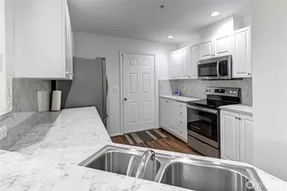 2174 Newport Way NW #4-6, Issaquah, WA 98027 - Photo 4