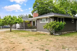 672 SE 4th Ave, Oak Harbor, WA 98277 - Photo 2